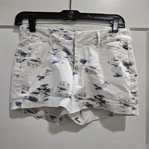 Old Navy, Pixie Stylish White Printed Women Shorts, Size 0